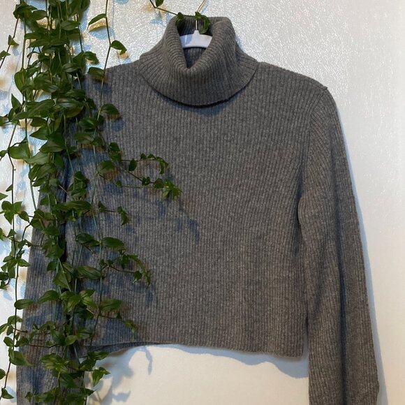 Reformation Cashmere Turtleneck Sweater Size M - Picture 1 of 5